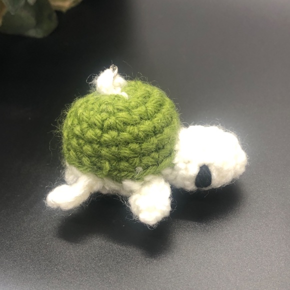Hand Crochet  Mini Sea Turtle  Amigurumi Keychain - Picture 5 of 13